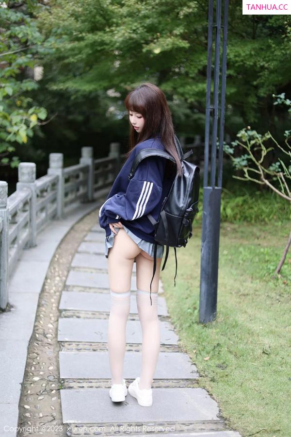   [XiuRen]高清写真图 2023.12.08 No.7784 韩系学妹 短裙美腿第11张图片